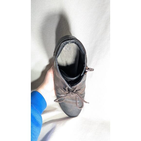 Clarks Womens Cloudsteppers Distressed Ankle Boots 6.5W brown minimalist - Picture 6 of 7